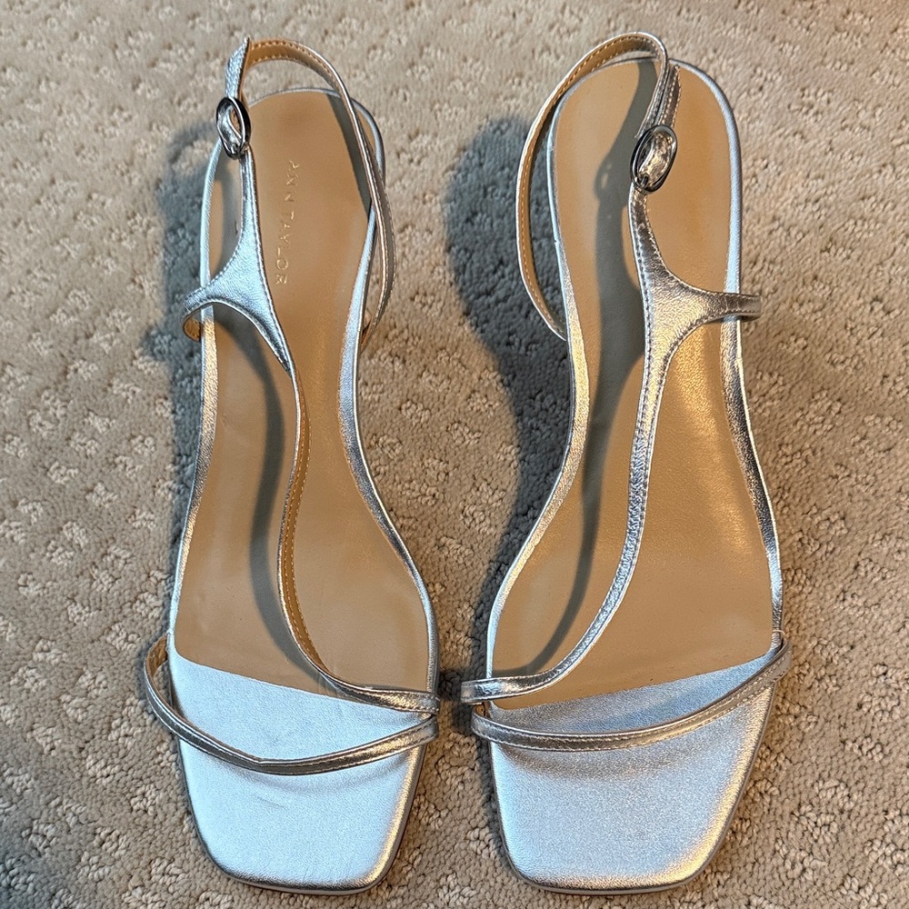 New Ann Taylor Metallic Silver Sandals 7